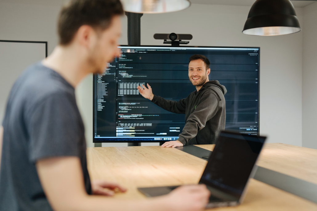 Erstellen und Einsetzen von KI-Agenten mit ChatGPT & Co. im Unternehmensalltag Erstellung eines KI-Agenten in Zusammenarbeit, der Aufgaben in einem digitalen Unternehmensworkflow autonom ausführt.